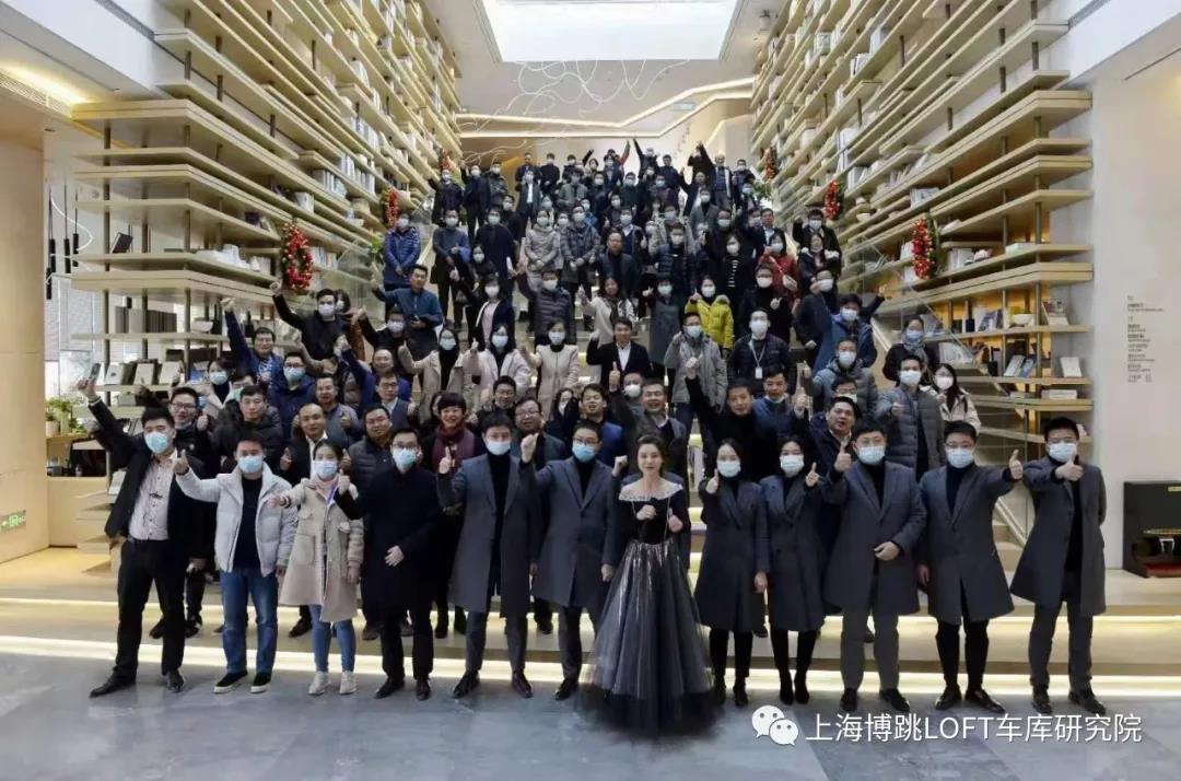 忻州全国一百多人在华侨城汉口道6号参观研讨LOFT专利车库技术！